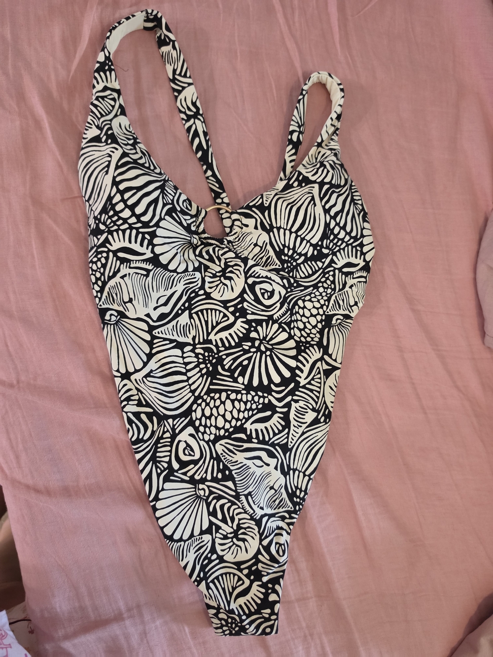 Seafolly C Chells Ring Front One-Piece Swimsuit
Size 8